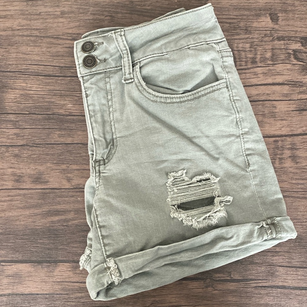 SO Green Midi shorts